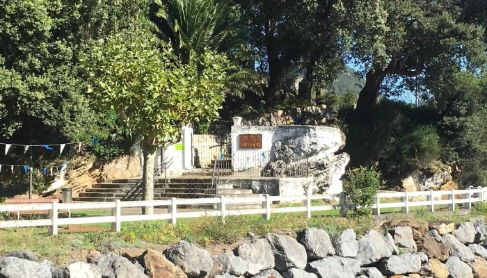 Ermita De Nuestra Senora Del Socorro Y San Pantaleon Capilla - Muskiz