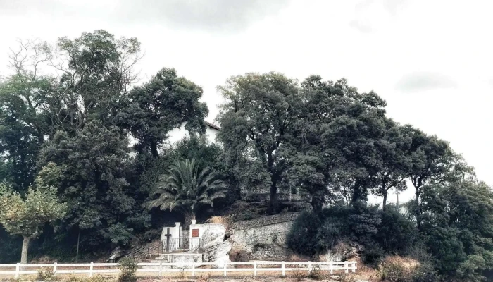 Ermita De Nuestra Senora Del Socorro Y San Pantaleon Muskiz - Muskiz