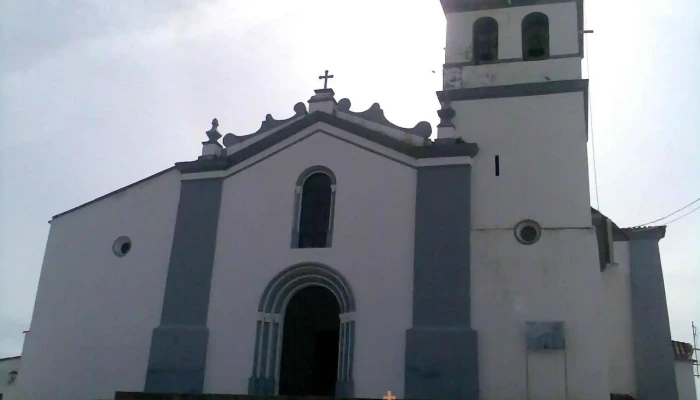 Iglesia De Cheles -  Iglesia - Cheles