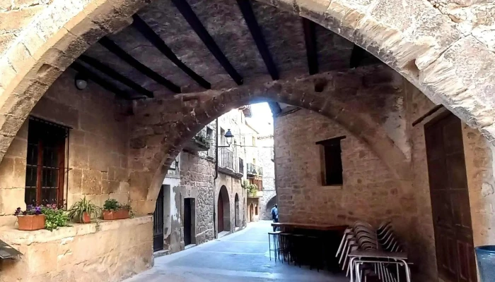 Iglesia De La Asuncion De Cretas Donde - Cretas