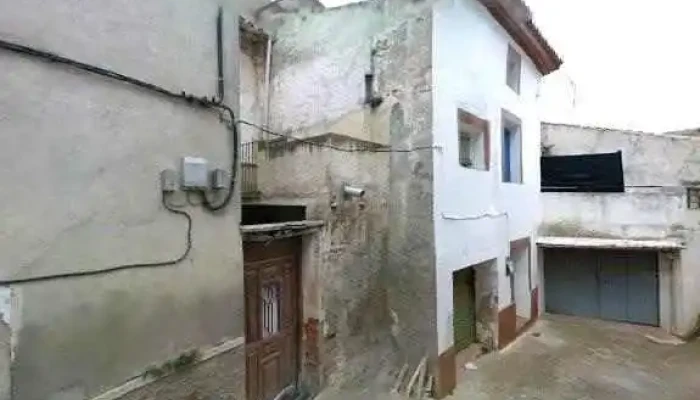 Iglesia De La Santa Cruz -  Iglesia Catolica - Blesa