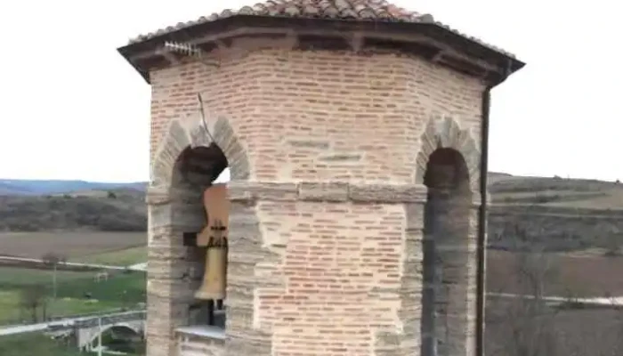 Iglesia De San Julian Y Santa Basilisa Iglesia - Villalómez