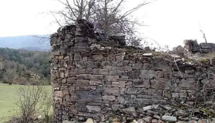 Iglesia de San Julián y Santa Basilisa (Navasal). Ruinas - Huesca