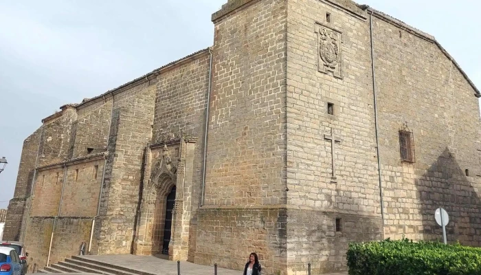 Iglesia De San Pedro -  Abierto Ahora - Sabiote