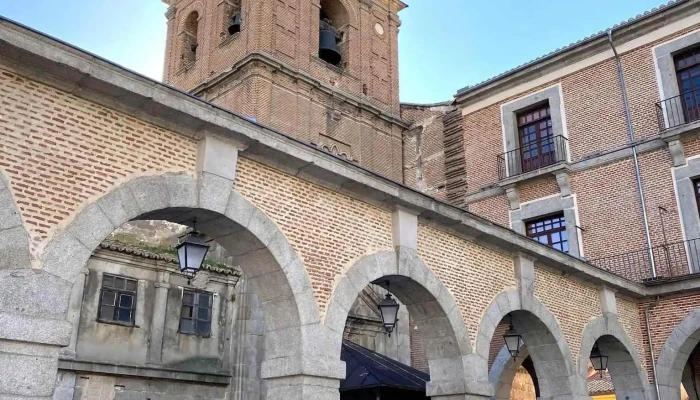 Iglesia De San Pedro Apostol Iglesia Catolica - Ávila