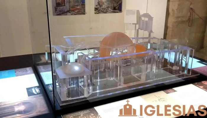 Iglesia De San Salvador De Palat Del Rey -  Videos - León