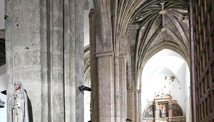 Iglesia De Santa Maria Cerca De Mi - Paredes de Nava
