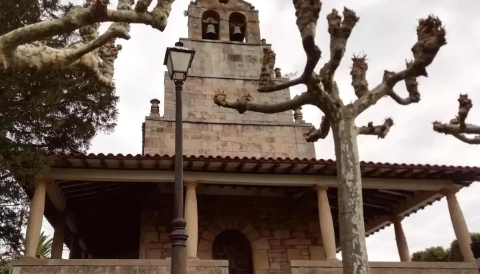 Iglesia De Santiago De Caravia -  Iglesia Catolica - Caravia