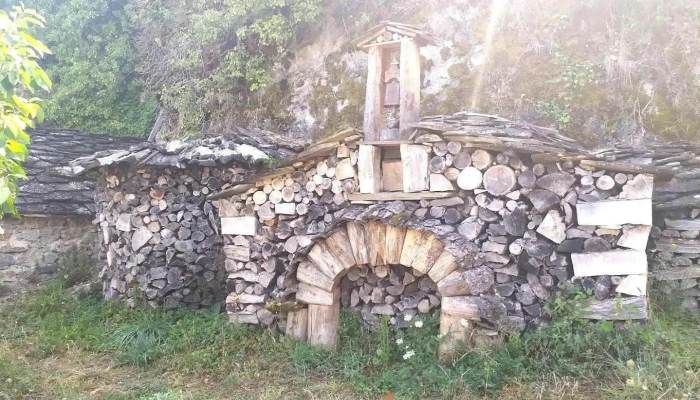 Iglesia de troncos - Huesca