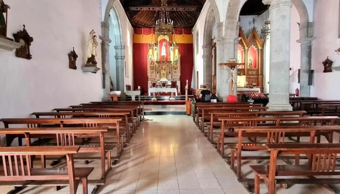 Iglesia De Vega De San Mateo -  Iglesia Catolica - Vega de San Mateo