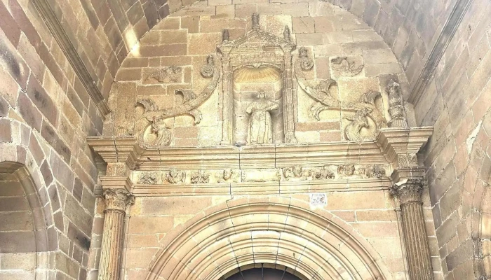 Iglesia Parroquial De San Pelayo -  Ubicacion - Salinas de Pisuerga