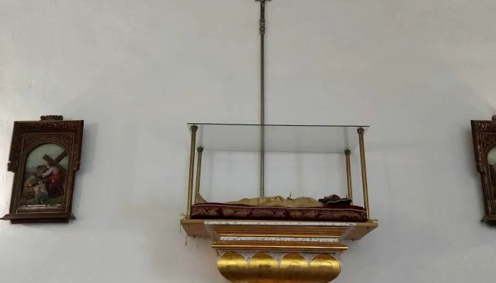 Iglesia Parroquial -  Zona - Lugros