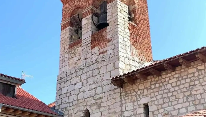 Parroquia De San Pedro Apostol Parroquia - Zaratán